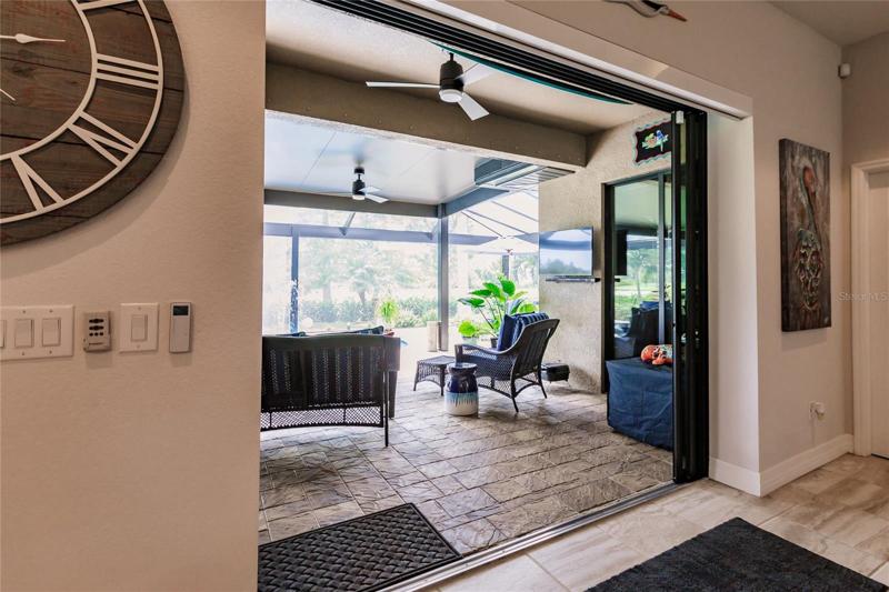 CASUAL DINING AREA