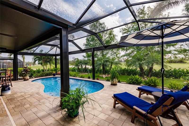 EXTENDED POOL DECK