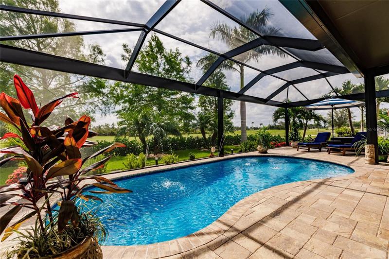 POOL & LANAI
