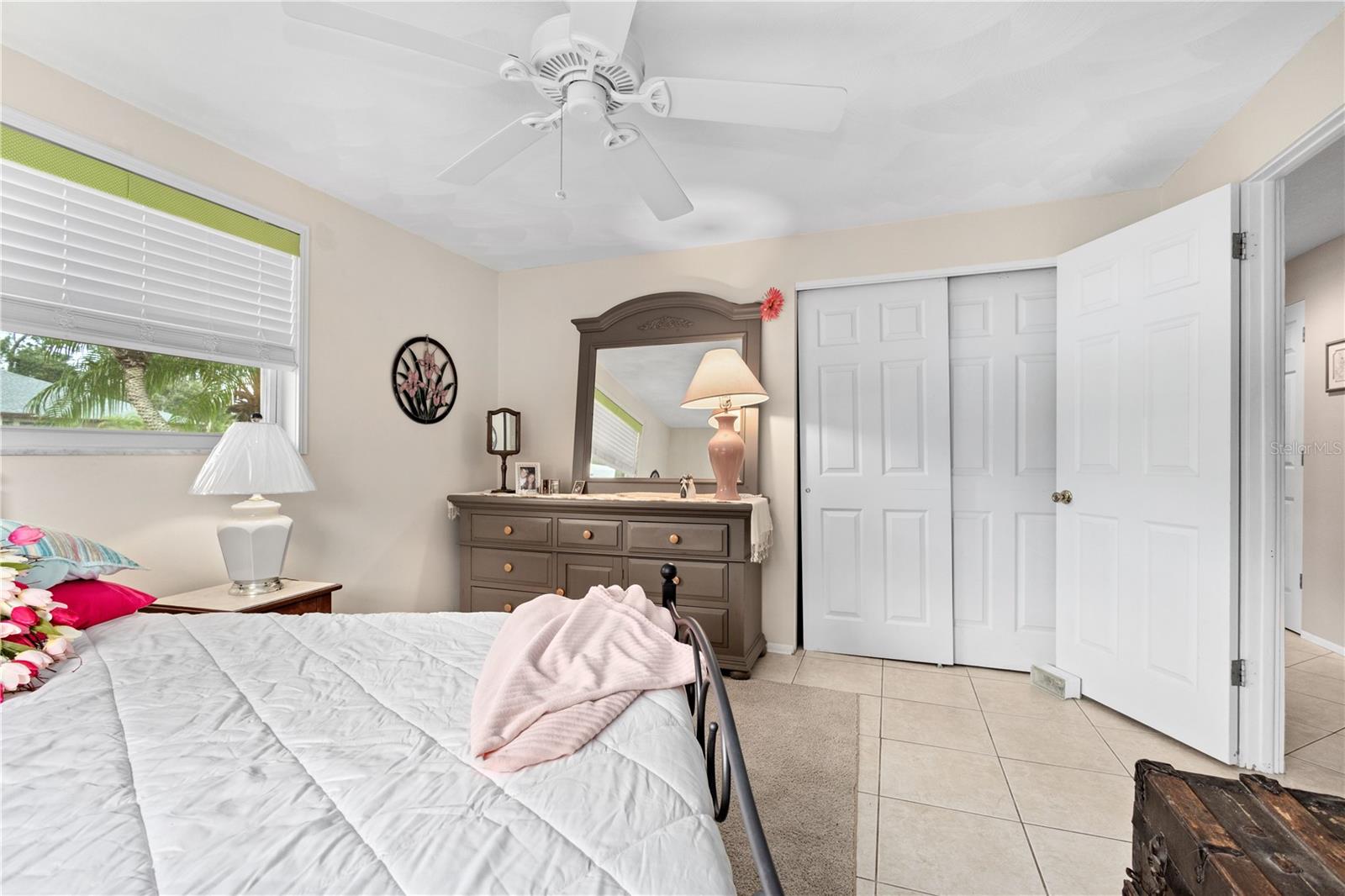 2nd bedroom