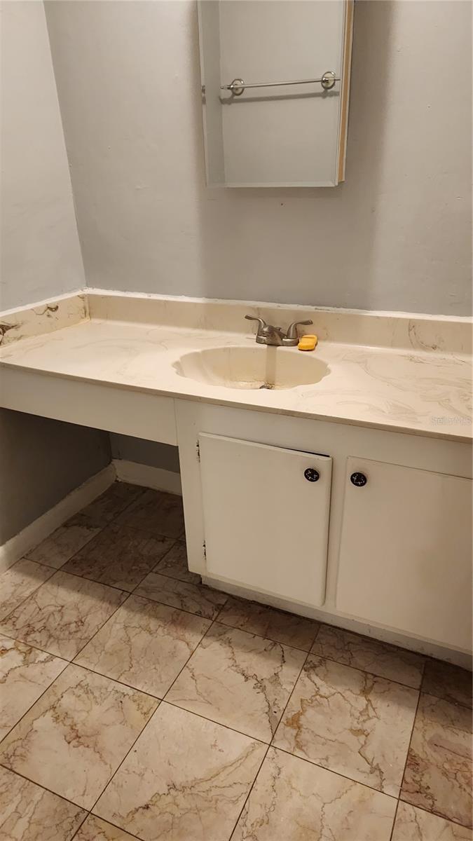 Bath vanity