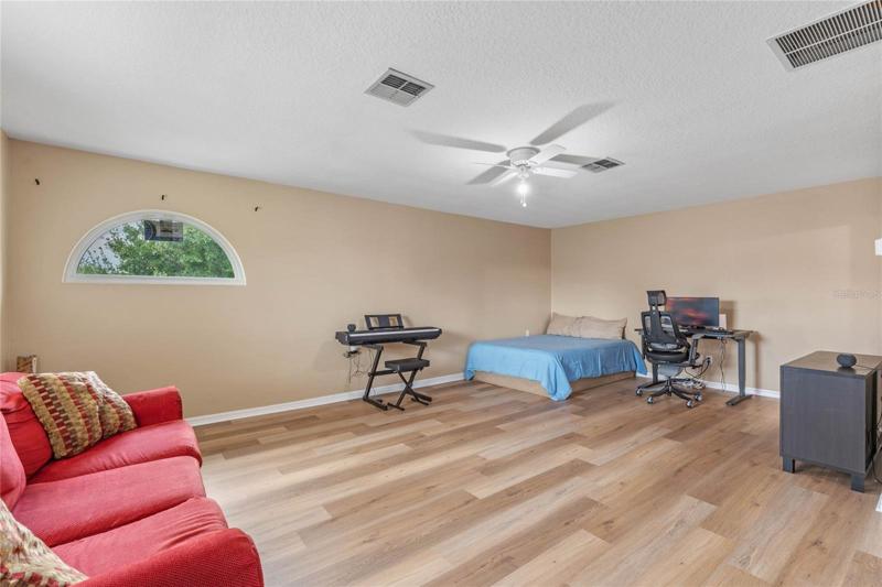 Upstairs Bedroom #6