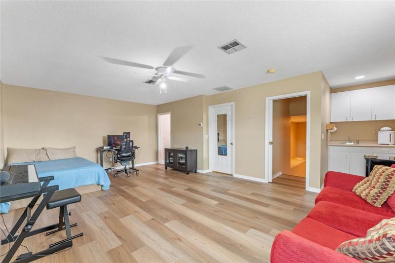 Great additional space with walk in closet