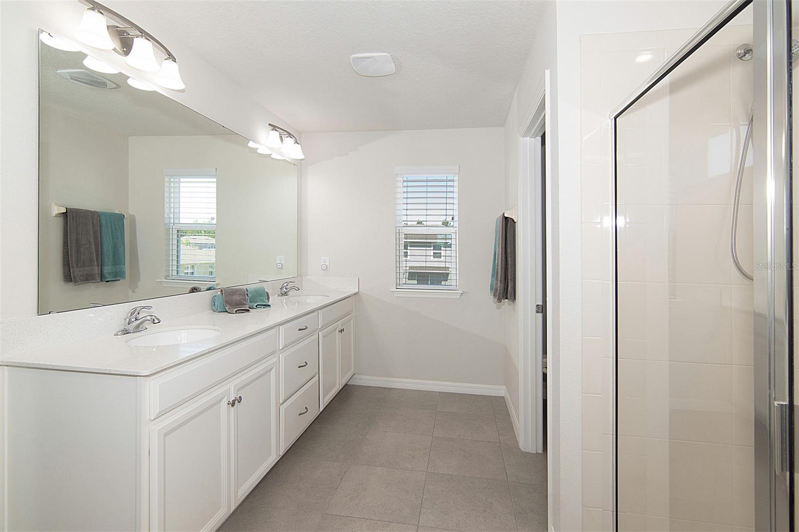 Master BathHuge 12x9 Master closet behind