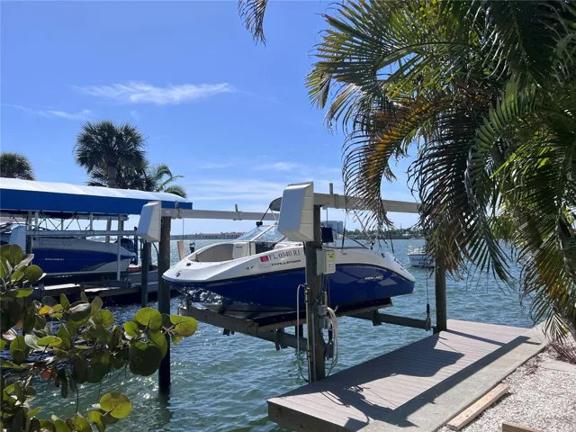 Boat lift