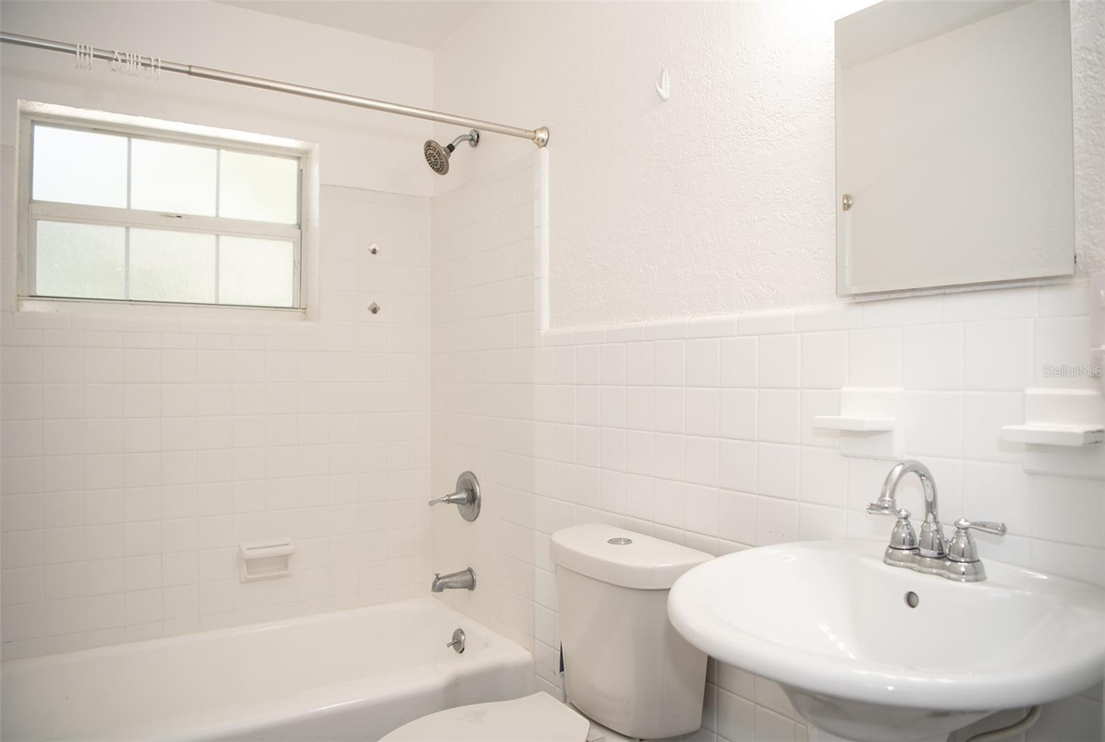 Full bathroom, new toilet