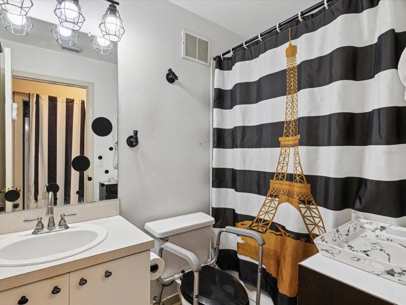 Quaint bathroom with all the Essentials you need