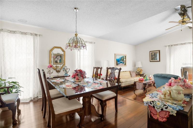 Large Dining Room perfect to host all your Dinner Parties!