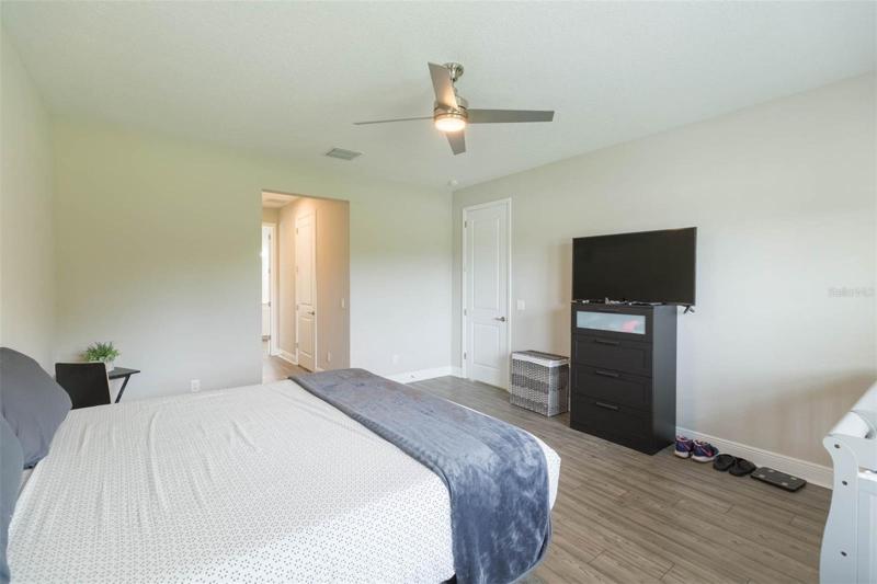 Master Bedroom & 4pc En Suite