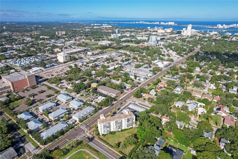 Close to shopping, food and entertainment