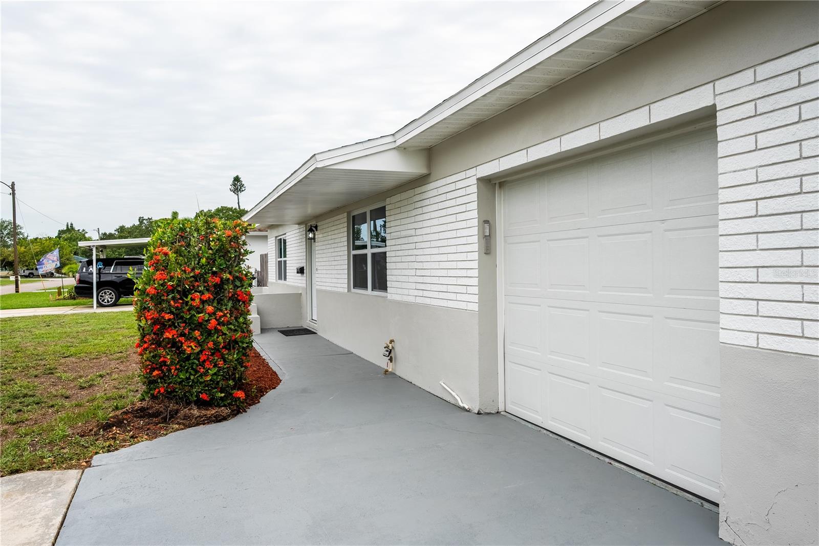 Front / Garage