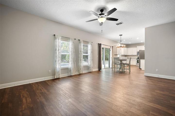 Plenty of space to arrange your furniture collection ~