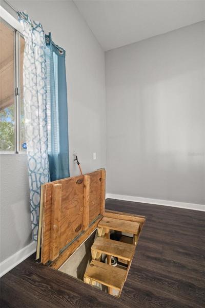 Bonus room w/ basement access
