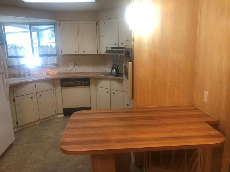 Kitchen with eat-in space