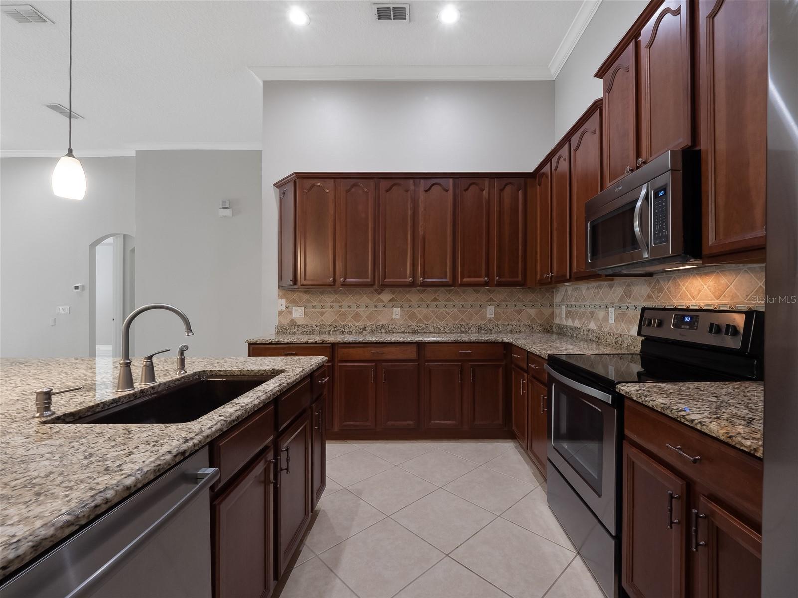 Large sink in island