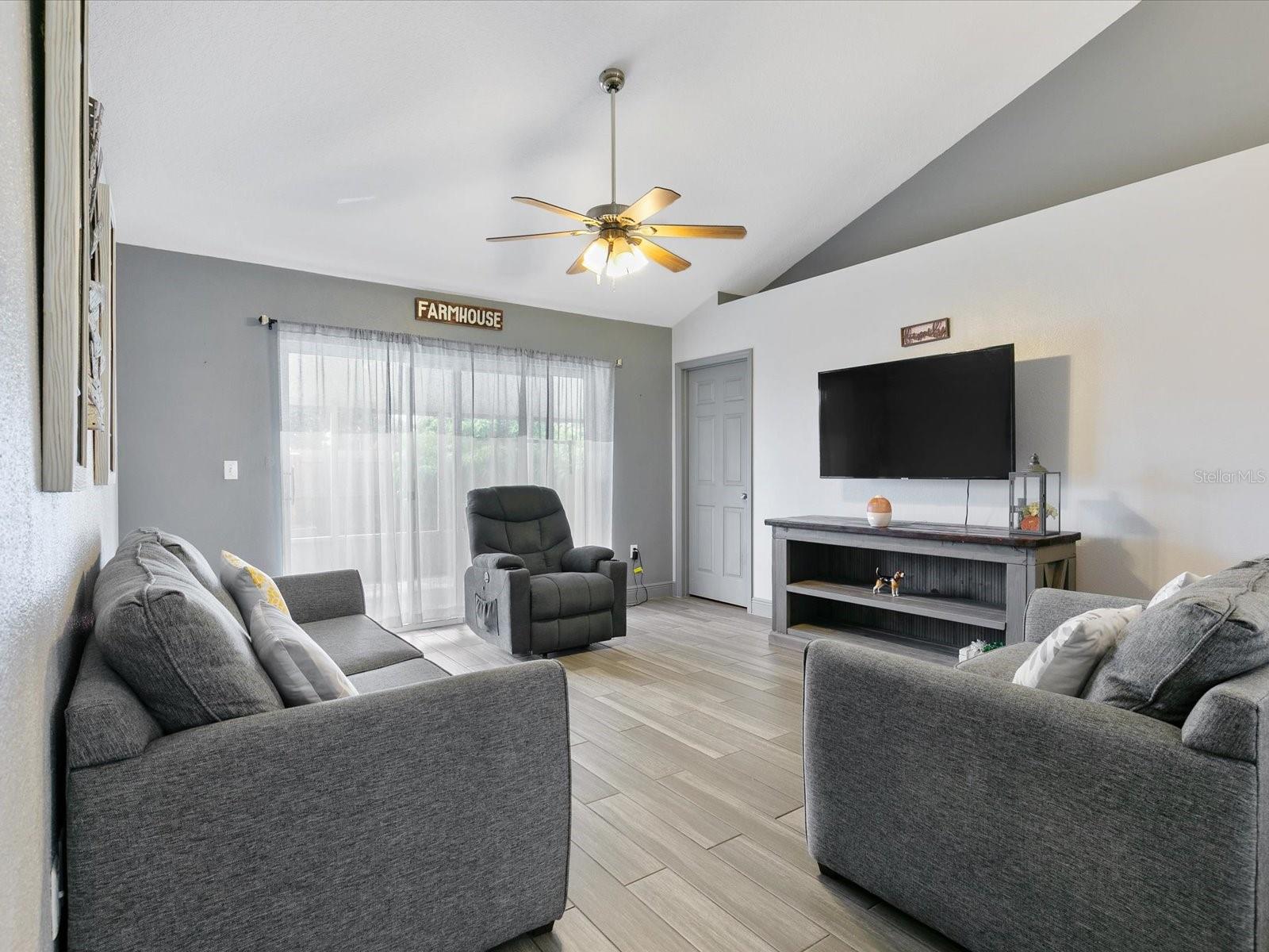 Spacious living room