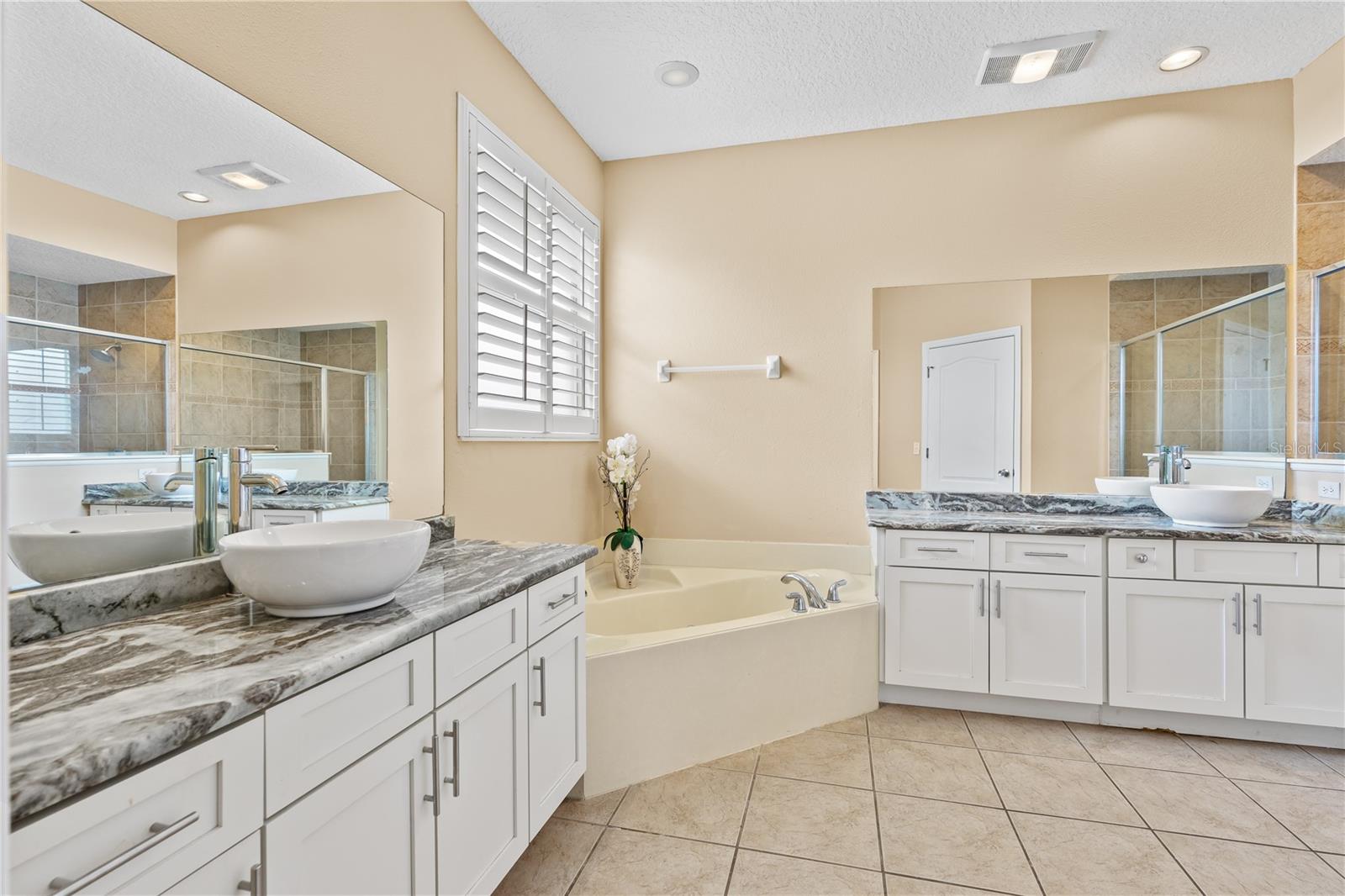 Separate Vanities with STUNNING Countertops and a Jacuuzi Tub