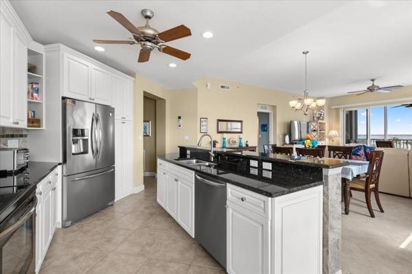 kitchen Island/ breakfast bar