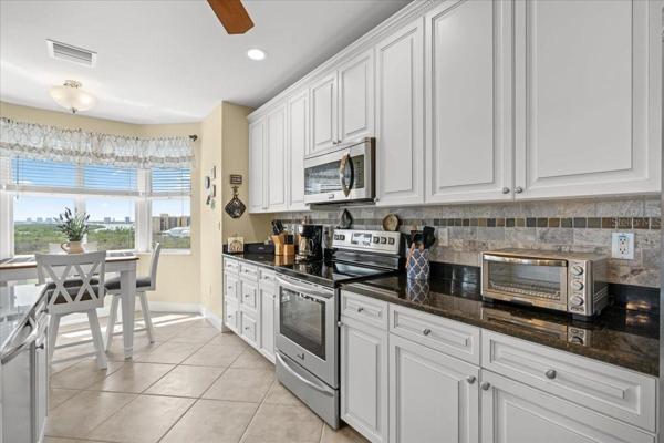Kitchen and breakfast nook
