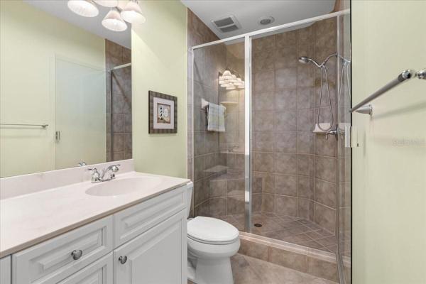 Ensuite bathroom in 2nd bedroom
