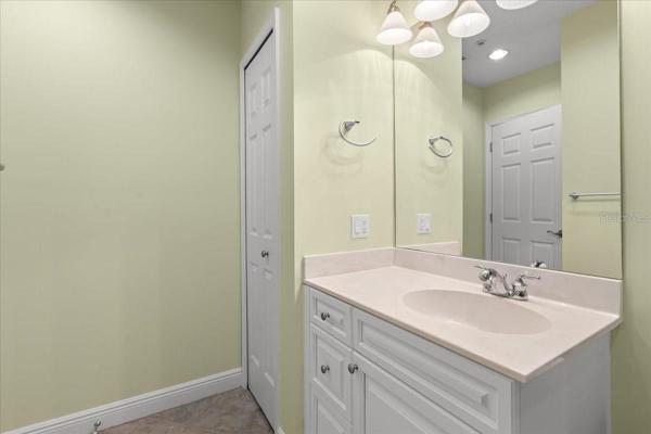 Ensuite bathroom in 2nd bedroom