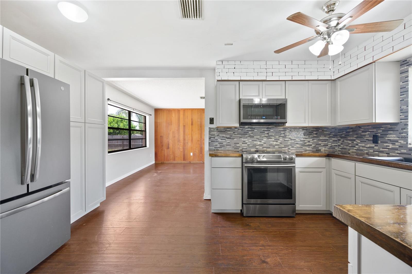 285 E Thelma Street, Lake Alfred, Florida 33850, 4 Bedrooms Bedrooms, ,2 BathroomsBathrooms,Residential,For Sale,THELMA,P4926239