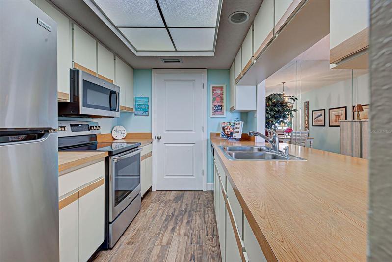STAINLESS STEEL APPLIANCES