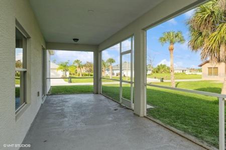SPACIOUS COVERED AND SCREENED LANAI