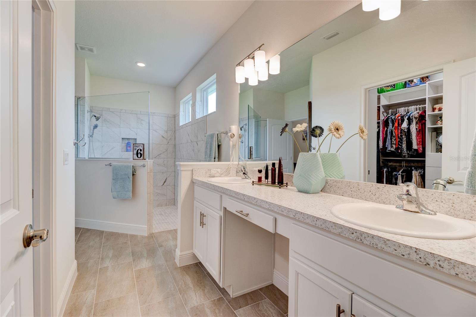 En-Suite Bathroom with Water Closet