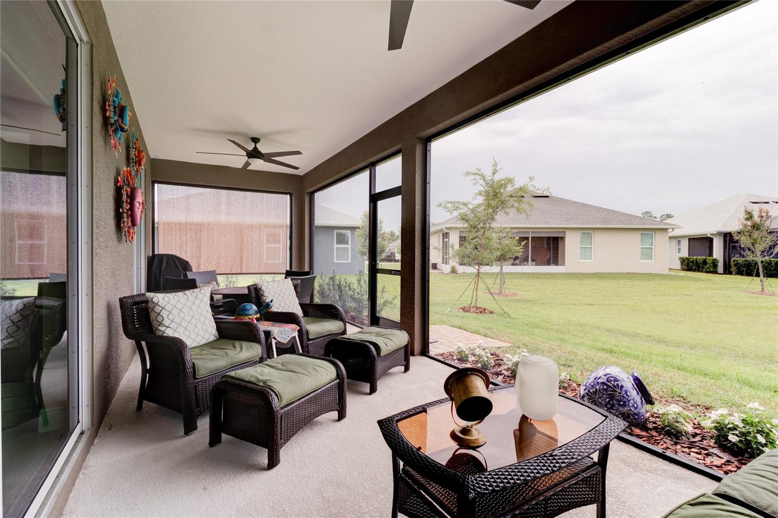 Large screened-in Lanai