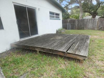 DECK BACK YARD
