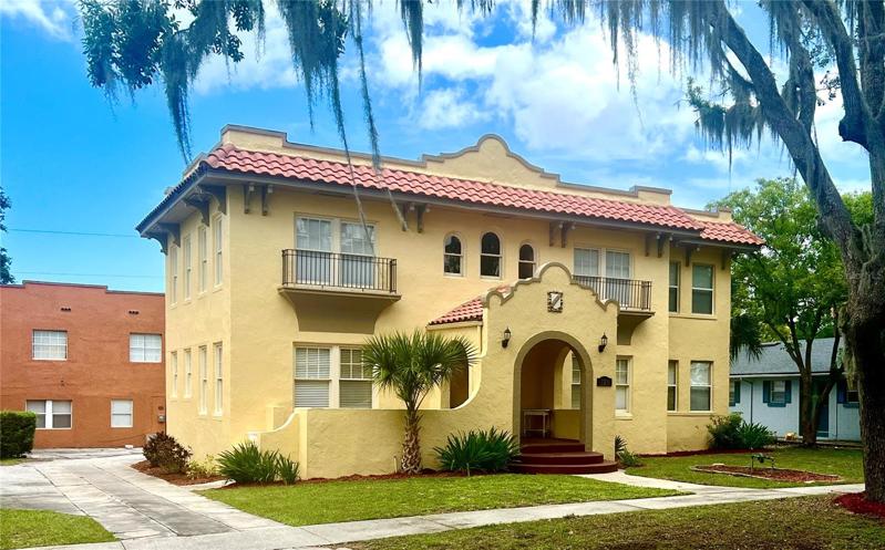 Main bldg ideal as office/home office plus duplex in rear