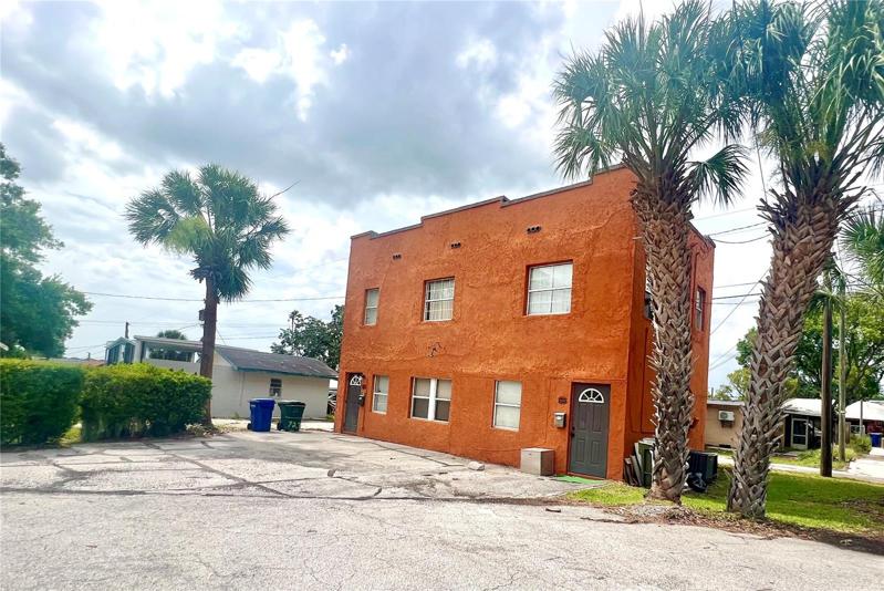 Duplex w/ two 1BR/1BA units