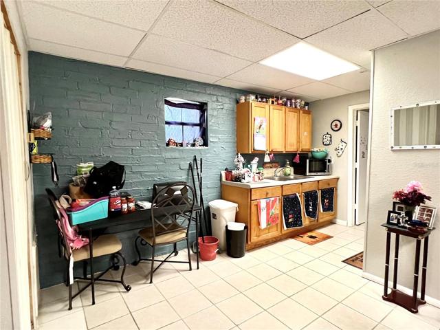 Duplex - unit B kitchen & dining area