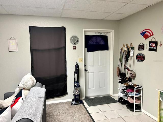 Duplex -Downstairs unit B- foyer/entrance