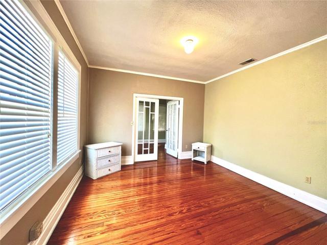 room 4 upstairs in main bldg w/ sitting area & 1/2 bath