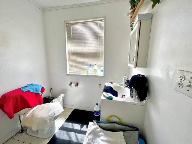 Duplex- Unit A- bathroom