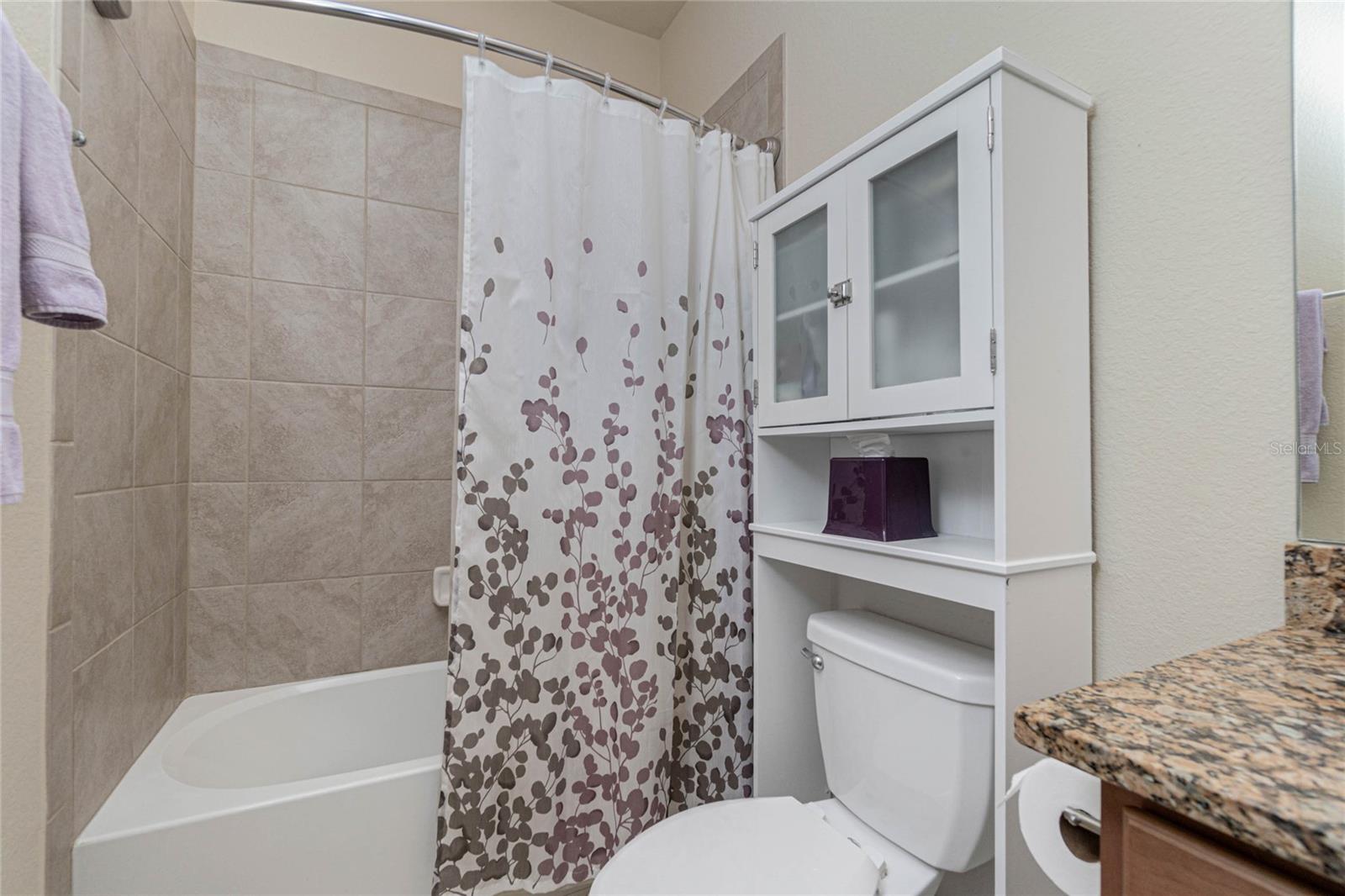 Bedroom 2 full en-suite bath