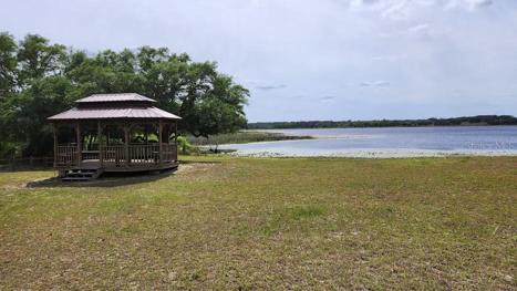 Common area on Lake Bonable