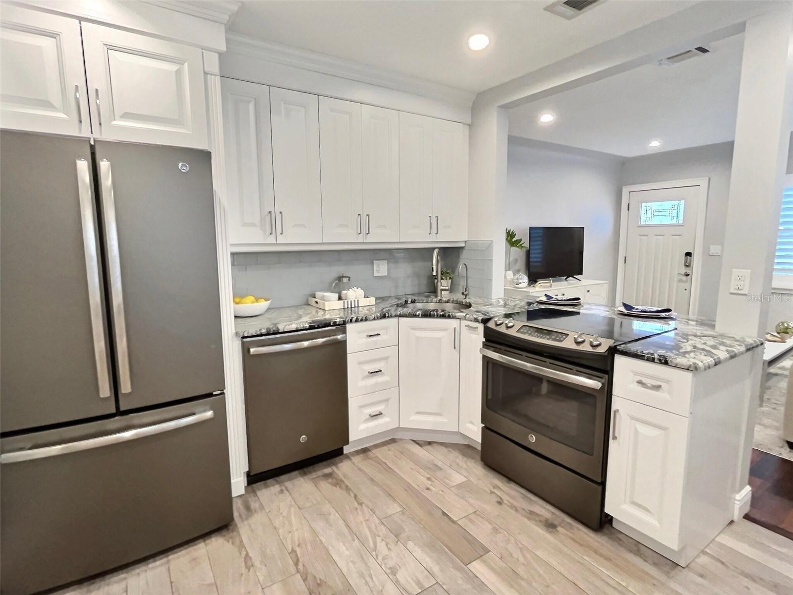 Gorgeous &amp; updated Kitchen