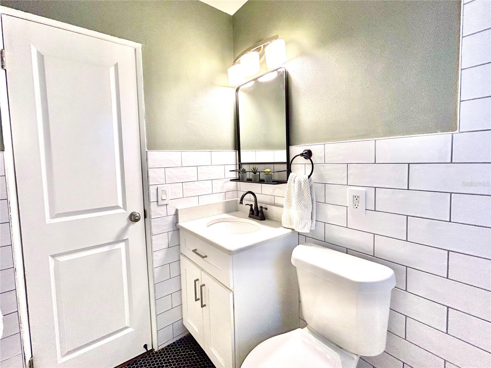Full Guest Bath - stunning tile!