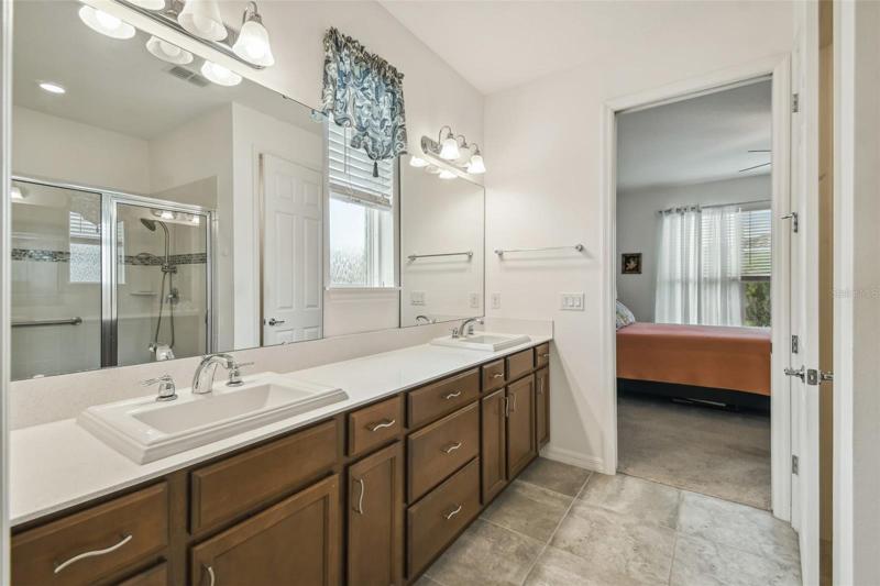 ATTACHED ENSUITE BATH
