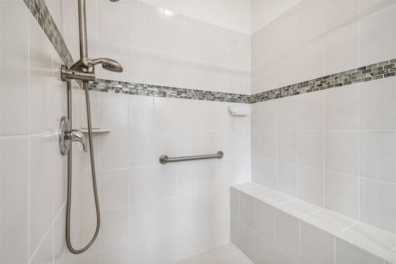 DECORATIVE TILE ACCENT