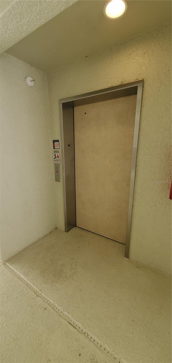 Building elevator