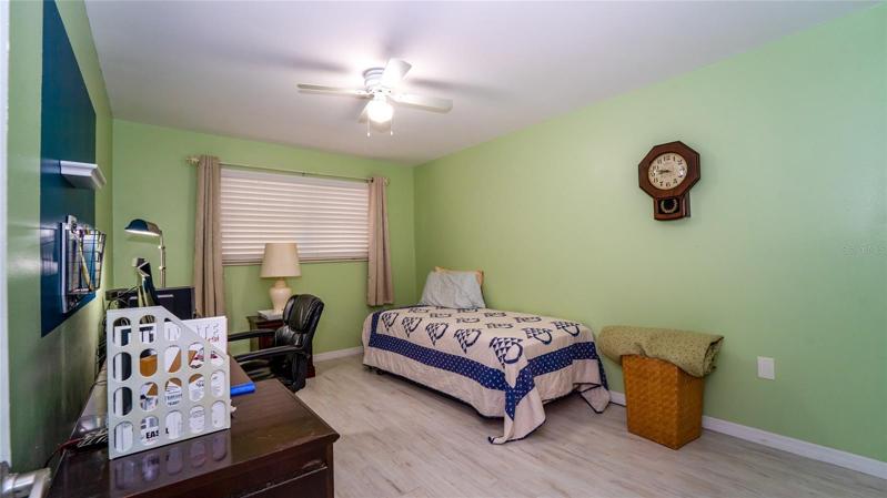 2nd bedroom