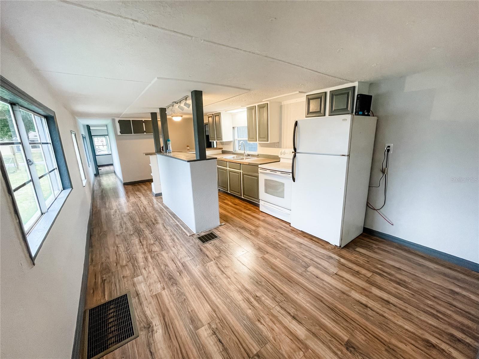 Kitchen / Dining Area