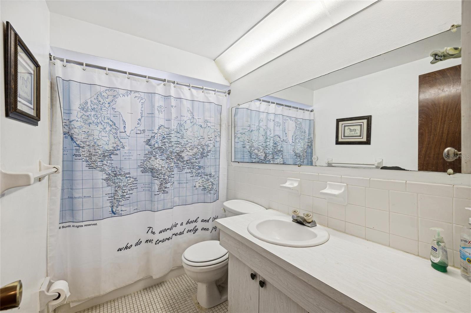 Main bath with tub
