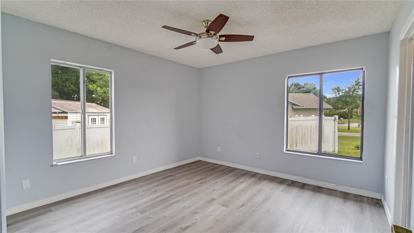 Master Bedroom w/ walk in closet