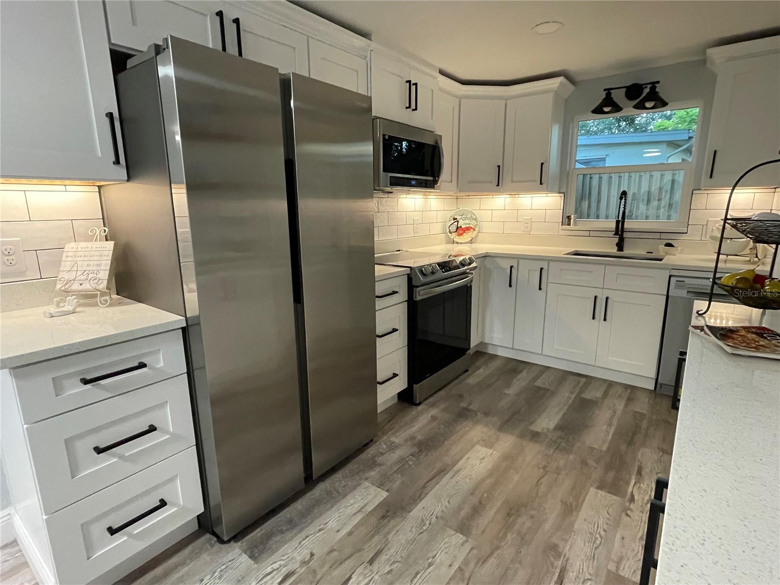 Kitchen has undermount lighting as well as LED lights, a very well lit kitchen
