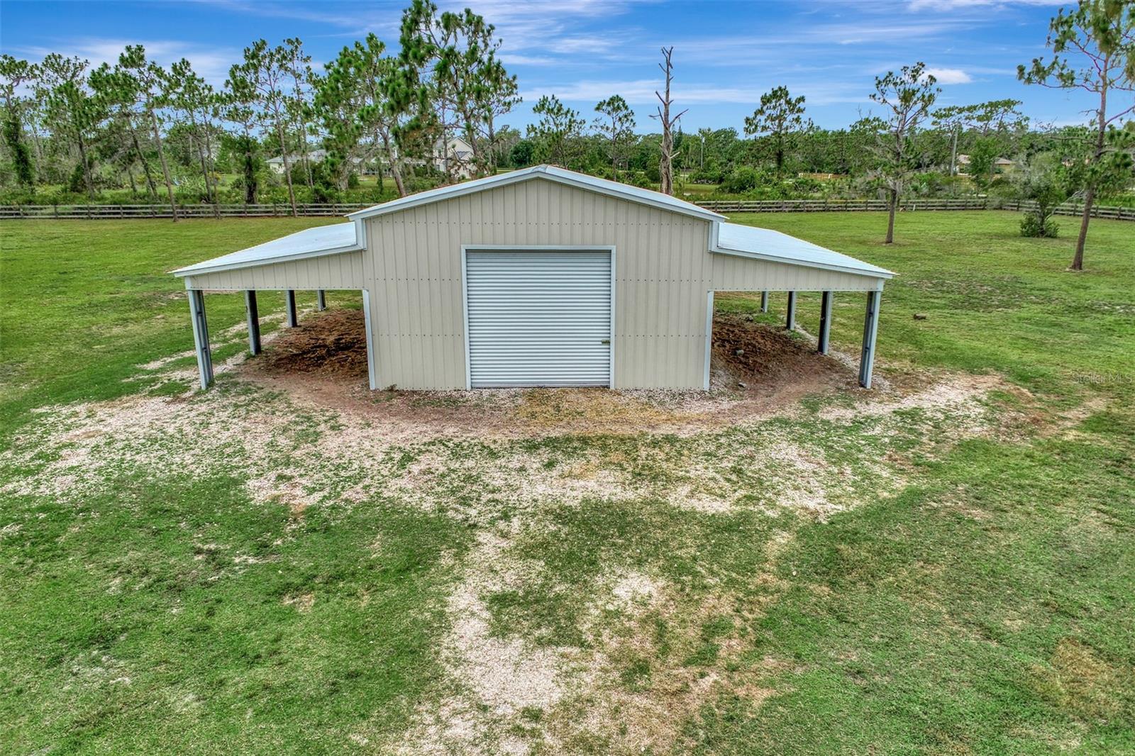 Newer 24x40 Barn Outbuilding